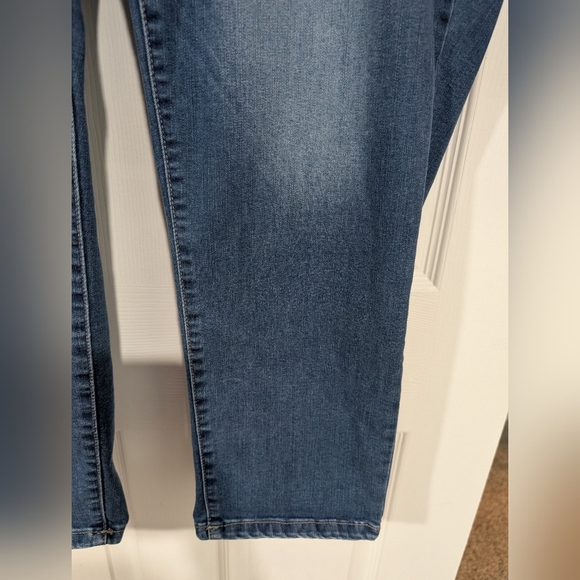 Democracy "Ab"solution Technology Distressed Medium Wash Straight Jeans Size 20W - Picture 5 of 13